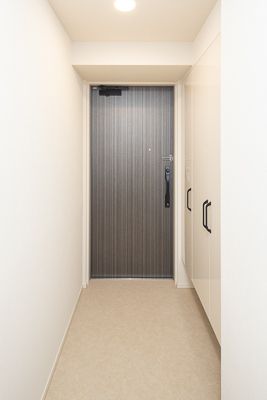 玄関　■モニタ付インターホン付き玄関■シューズラック■ダウンライト