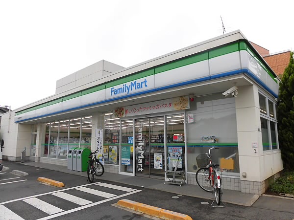 コンビニ　ファミリーマート（コンビニ）まで460m