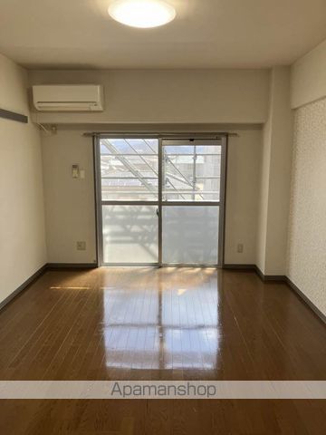泉川マンションの居間写真