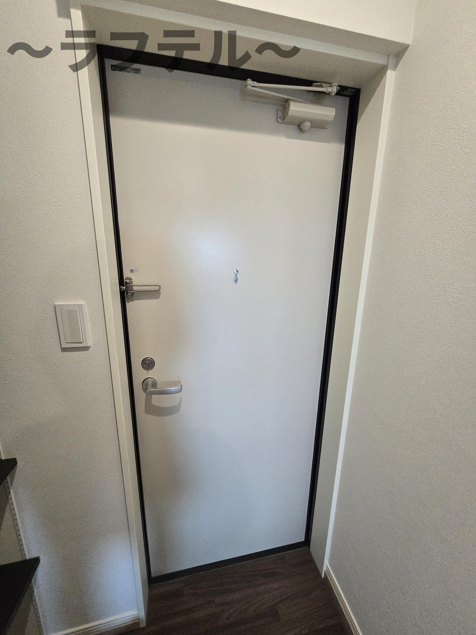 MELLAS新狭山IIIの玄関写真