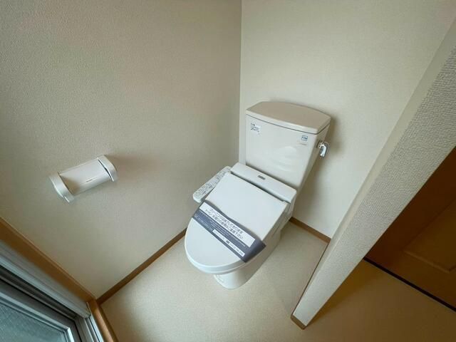 トイレ　別タイプ部屋　参考写真です