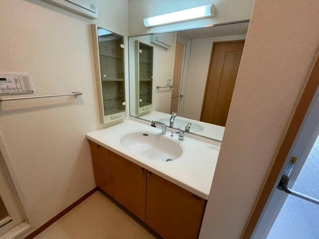 洗面設備　別タイプ部屋　参考写真です
