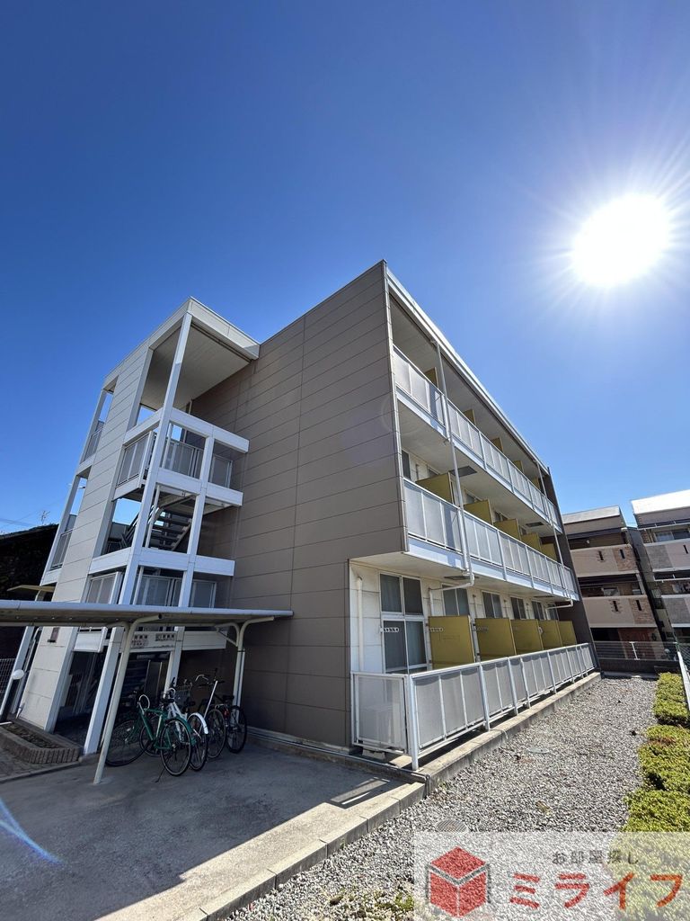 建物外観　周辺環境に調和しながらもひときわ目を引く外観。