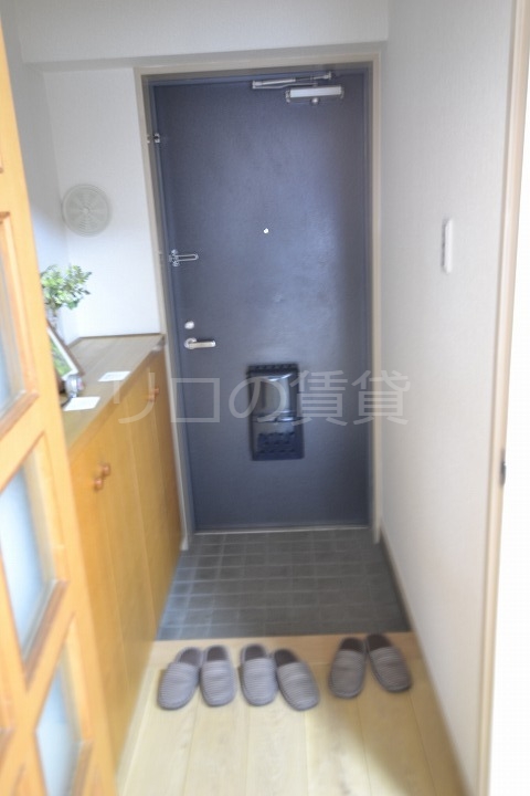 玄関　※別部屋参考写真