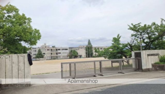 中学校　八木中学校（中学校）まで487m