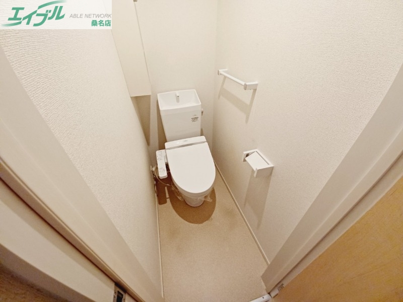 トイレ　同型反転タイプ参考写真