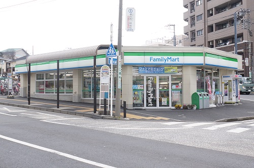 コンビニ　『ファミリーマート』（コンビニ）まで400m