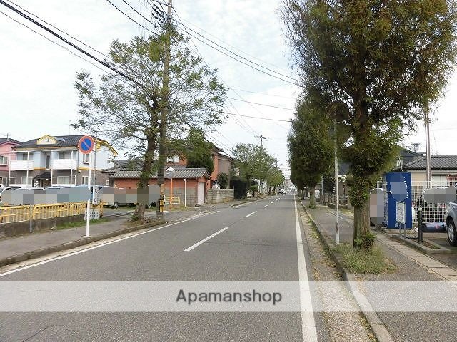 その他　前面道路（その他）まで65m