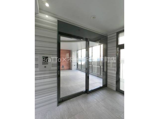 エントランス　マンション共用部分（オートロック付き）