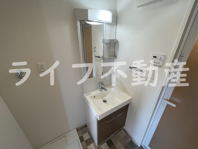 洗面設備　使いやすい独立洗面台です