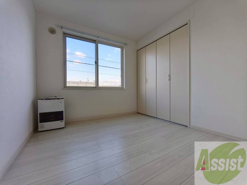 その他部屋・スペース　こちらのお部屋は光が差し込む、温かみのあるお部屋です。