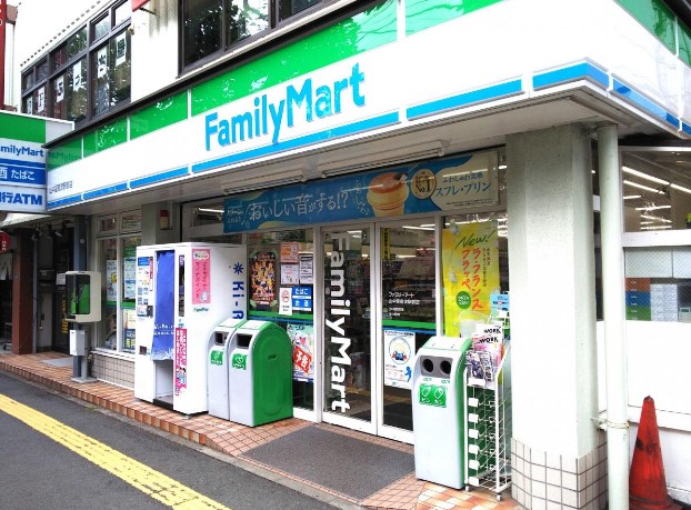 コンビニ　ファミリーマート 山中屋高津駅前店（コンビニ）まで489m