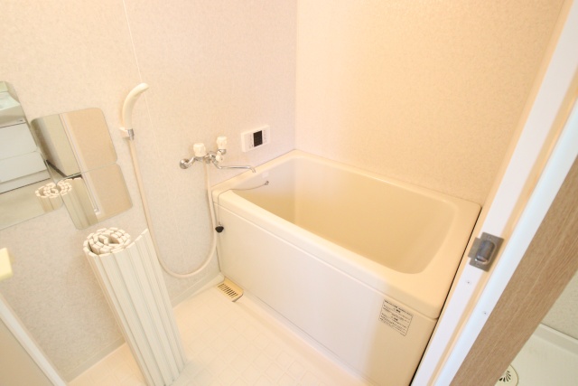 バス・シャワールーム　※他のお部屋の参考写真です