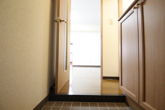 玄関　※他のお部屋の参考写真です