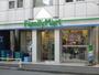 コンビニ　ファミリーマート 南青山六丁目店（コンビニ）まで452m