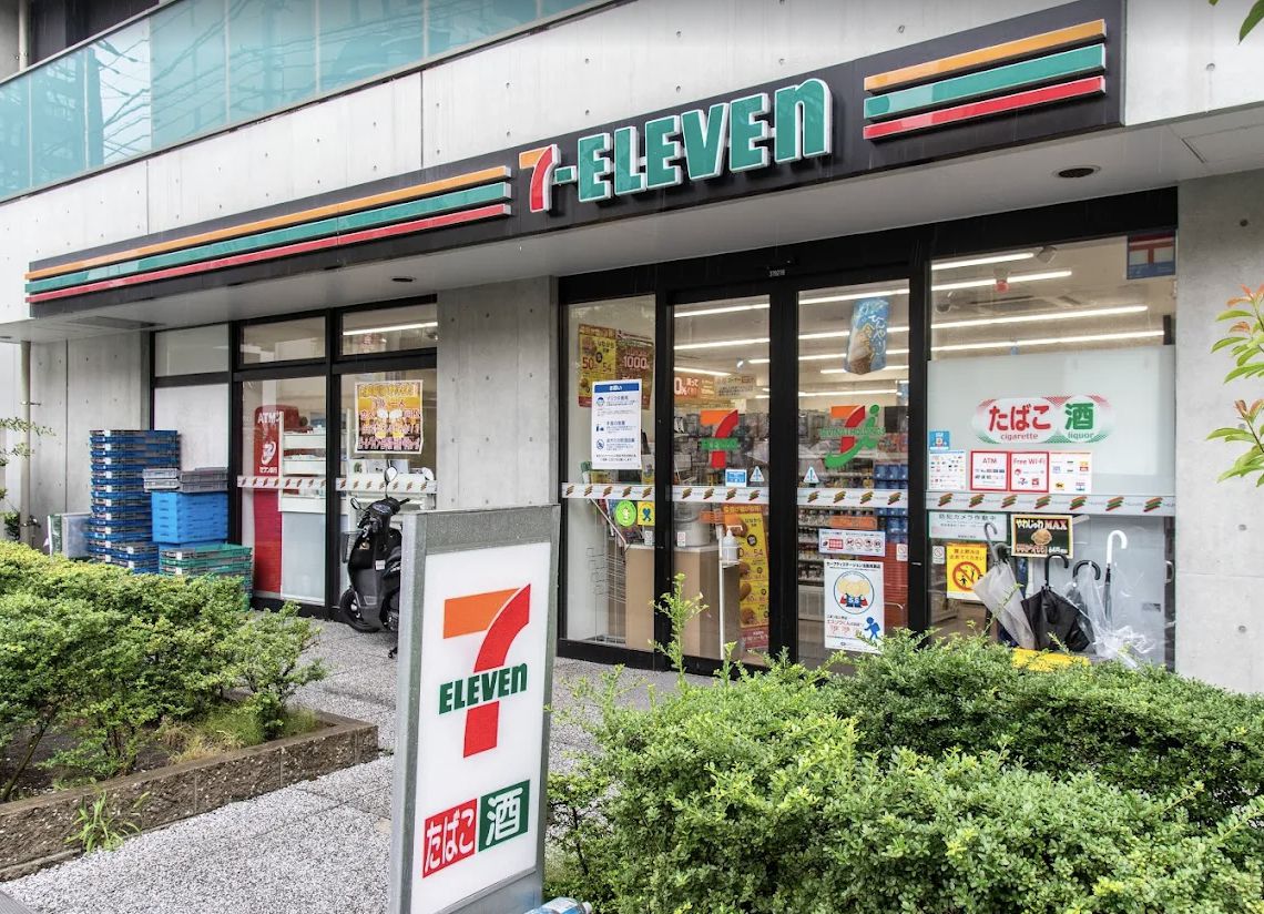 コンビニ　セブン-イレブン 港区白金１丁目南店（コンビニ）まで440m