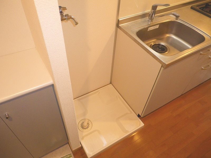 その他設備　室内洗濯機置場（写真は反転タイプのものです）