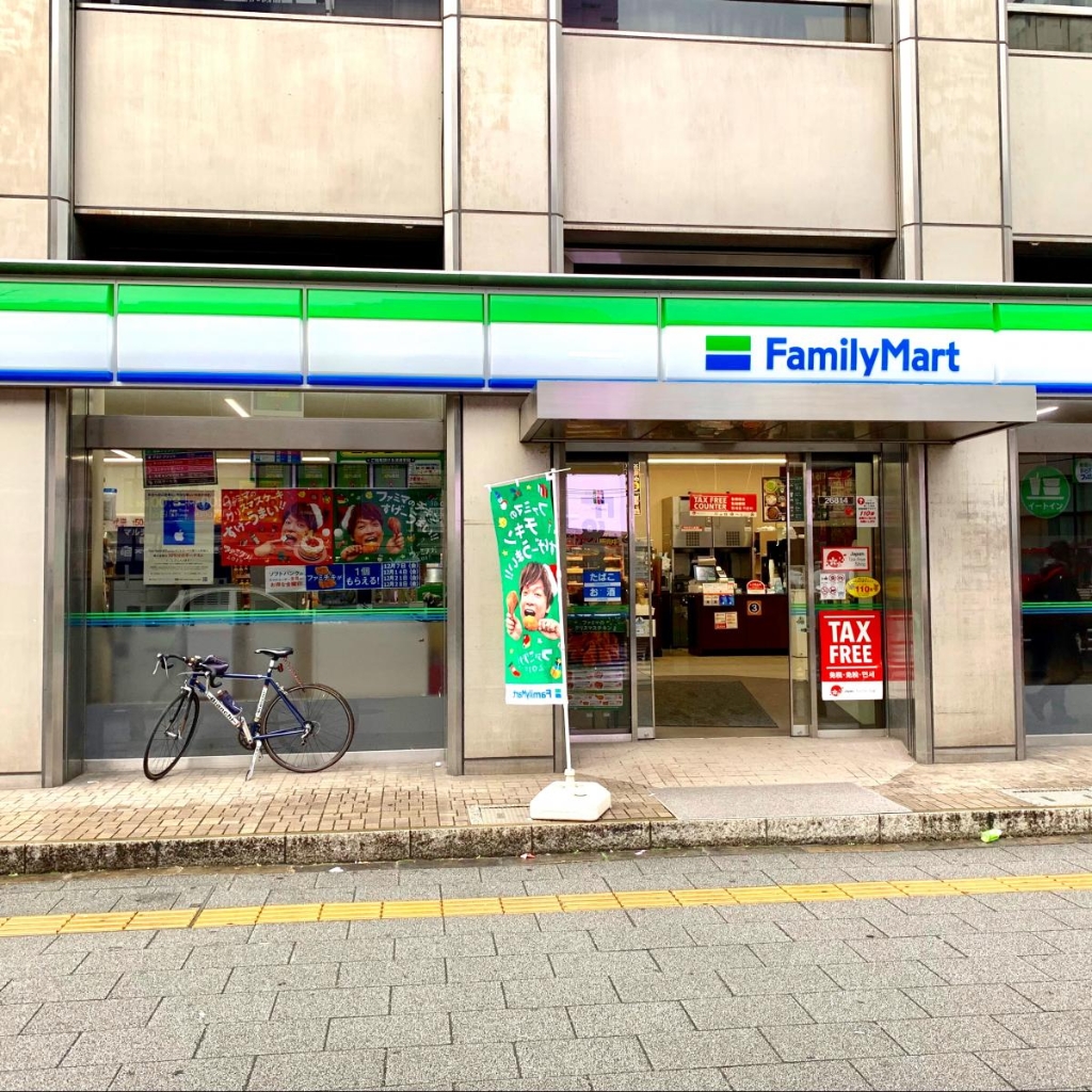 コンビニ　ファミリーマート 仲御徒町店（コンビニ）まで131m
