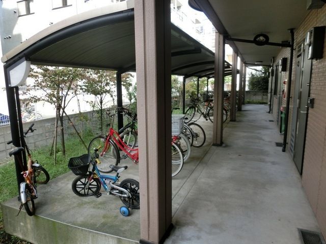 その他共有部分　屋根付きの駐輪場