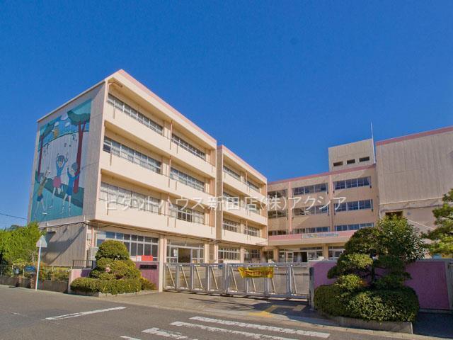 小学校　吉川市立中曽根小学校（小学校）まで344m