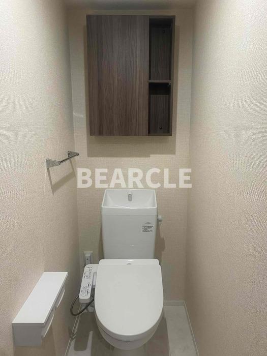 トイレ　落ち着いた色調のトイレです