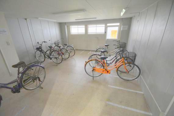 駐車場　あなたの大事な自転車も安心してとめることができますね。