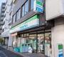 コンビニ　ファミリーマート　西早稲田三丁目店（コンビニ）まで59m