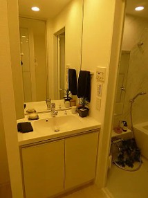 洗面設備　写真は同タイプ住居です。
