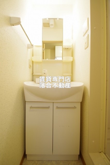 洗面設備　独立洗面化粧台付き