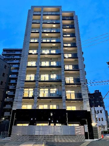 建物外観　外観写真（夜）