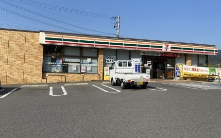 コンビニ　セブンイレブン 有田川町役場前店（コンビニ）まで2130m