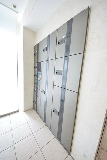 その他　便利な宅配ボックス付きです