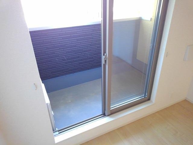 バルコニー　陽当たり良好なバルコニーです