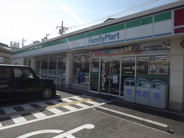 コンビニ　ファミリーマート三津屋中店（コンビニ）まで480m