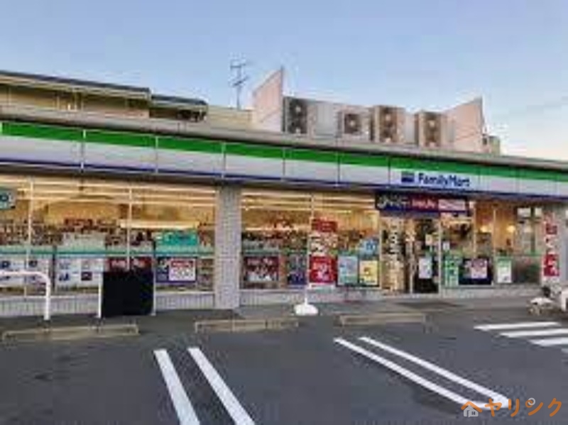 コンビニ　ファミリーマート名西稲生店（コンビニ）まで332m