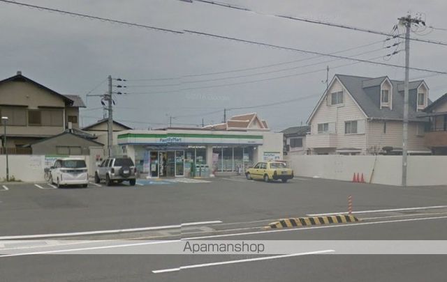 コンビニ　ファミリーマート（コンビニ）まで450m