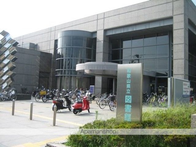 図書館　和歌山県立図書館（図書館）まで750m