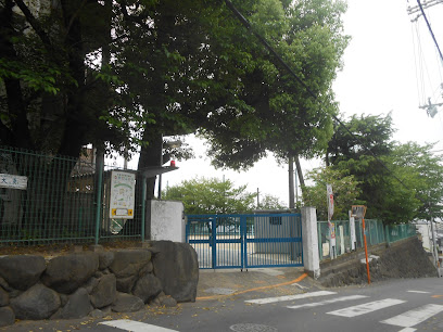小学校　東大阪市立枚岡東小学校（小学校）まで1549m