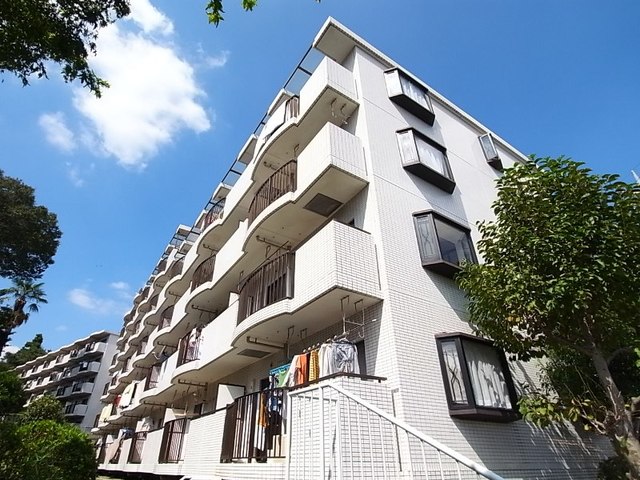 建物外観　プレキャスト式鉄筋コンクリート造の賃貸マンション