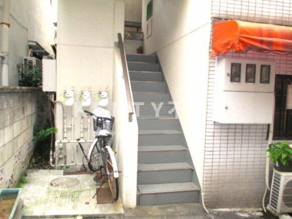 エントランス　落ち着いたエントランスです