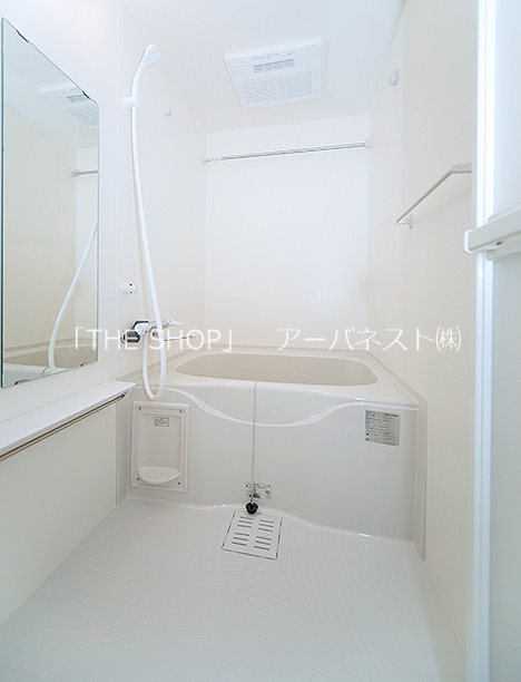 バス・シャワールーム　広めの浴室で心地良いバスタイムが過ごせます！