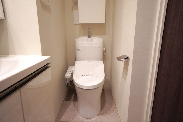 トイレ　※写真は同タイプ住戸です。