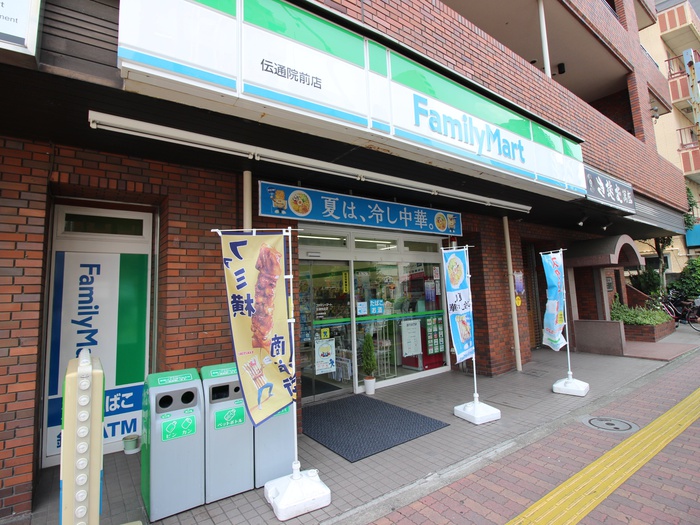 コンビニ　ファミリーマート（コンビニ）まで250m