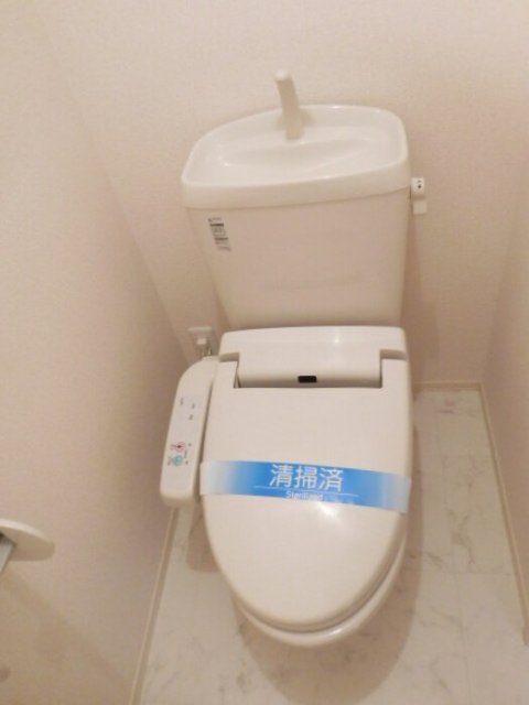 トイレ　別号室の内装写真の為、現況有姿となります。