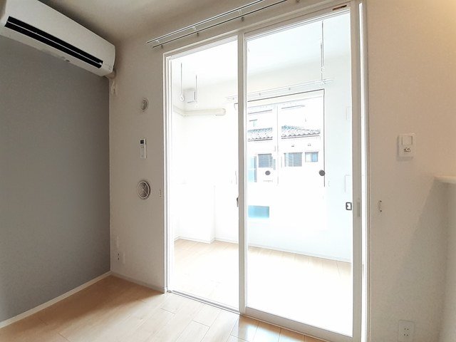 バルコニー　雨の日でも安心のサンルームです