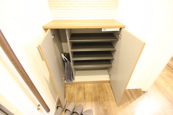 玄関　※別部屋の写真です