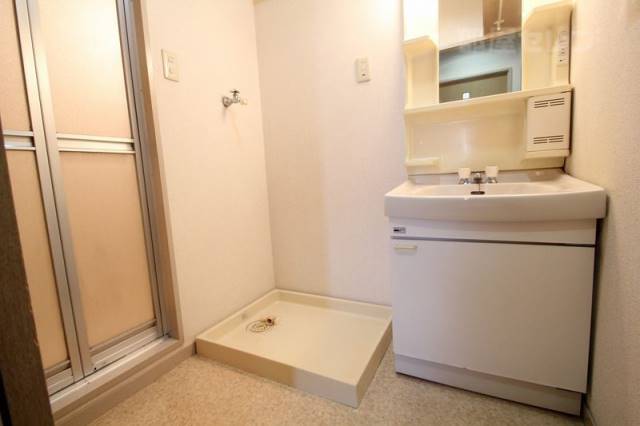 その他設備　屋内洗濯機置き場です
