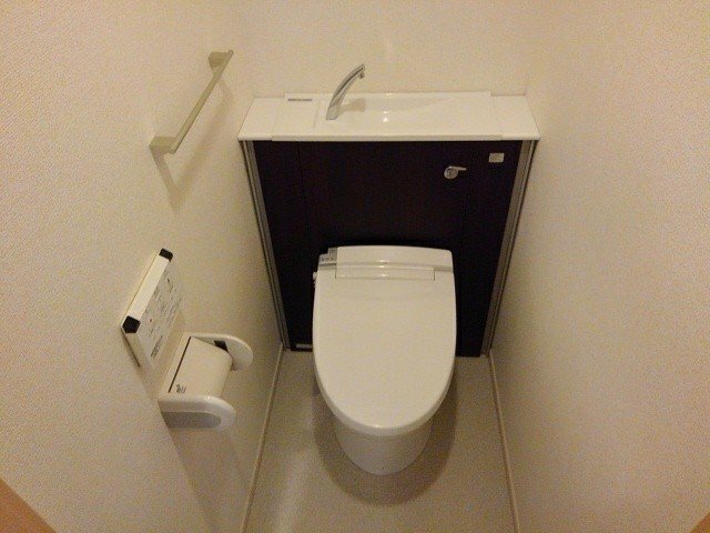 トイレ　清潔感のあるトイレです