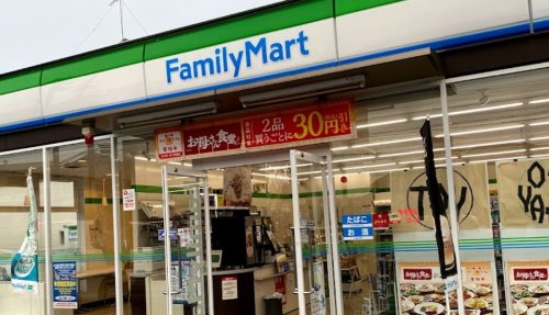コンビニ　ファミリーマート 福岡小戸四丁目店（コンビニ）まで1056m