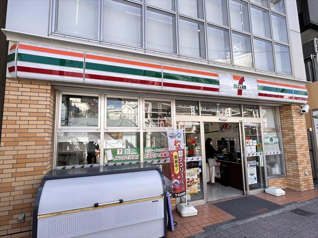 コンビニ　セブンイレブン（コンビニ）まで202m